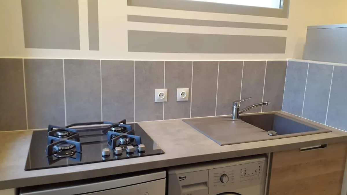 Appartement Studio climatisé avec terrasse et Wi FI . à Saint-Marcel-lès-Valence France