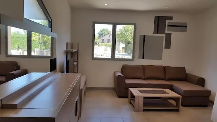 Appartement Studio climatisé avec terrasse et Wi FI . à Saint-Marcel-lès-Valence 0*,  France